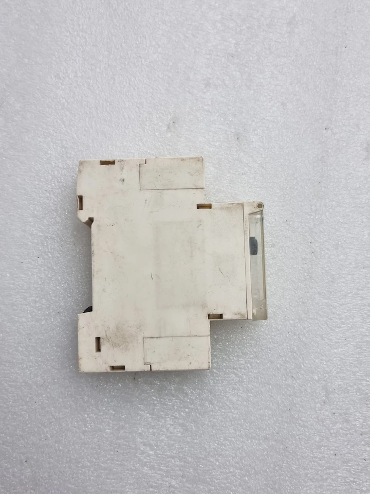 Schneider Telemecanique RE11LAMW Time Relay 0.1s-100h RE11LAMW